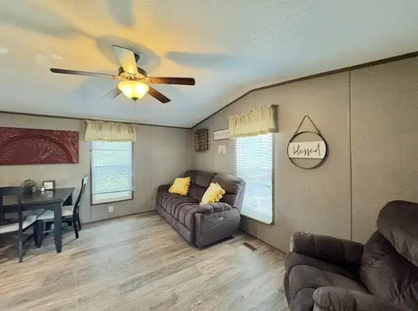 1575 County Road B RD, Lexington, TX 78947