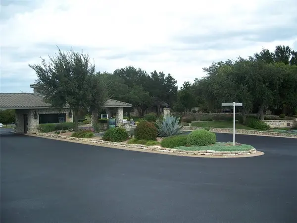 2101 Chipshot CT, Spicewood, TX 78669