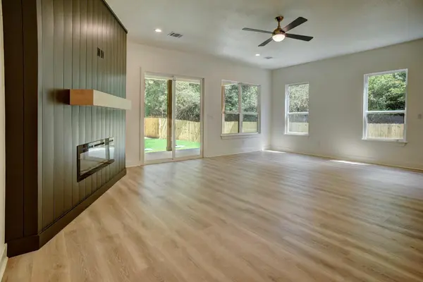 104 Pony Grass LN, Bastrop, TX 78602
