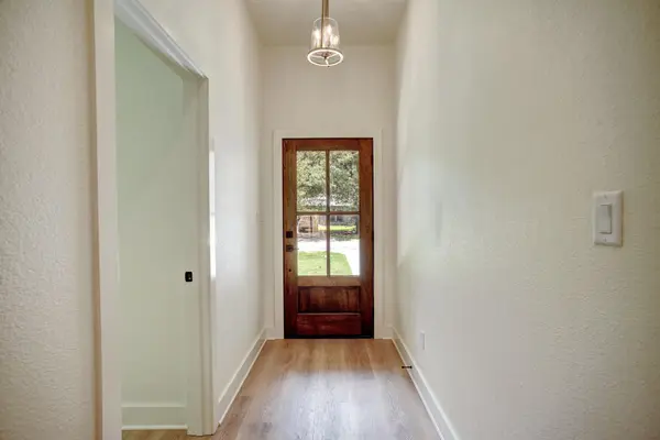104 Pony Grass LN, Bastrop, TX 78602