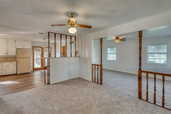 605 W Ash DR, Johnson City, TX 78636