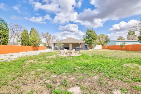 421 Las Lomas DR, Elgin, TX 78621