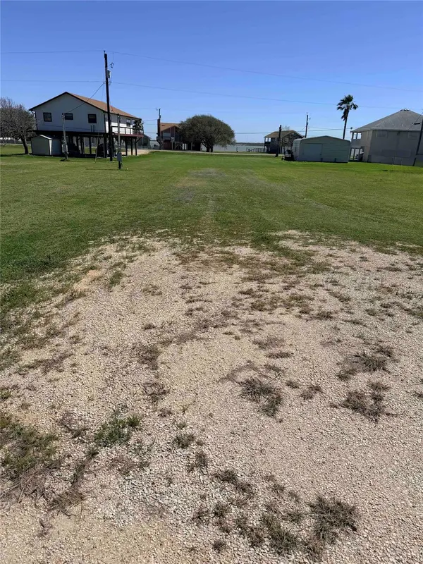 1912 Bayview DR, Palacios, TX 77465