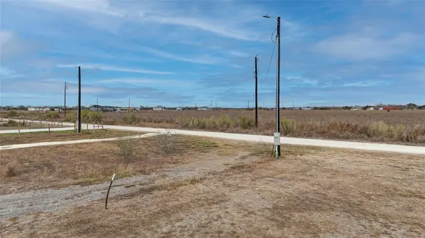 631 County Road 5715, Natalia, TX 78059