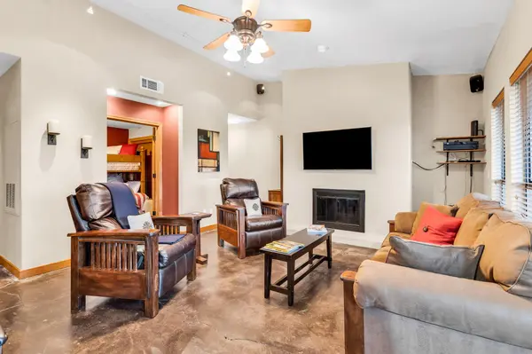 1406 Windsor RD #305, Austin, TX 78703
