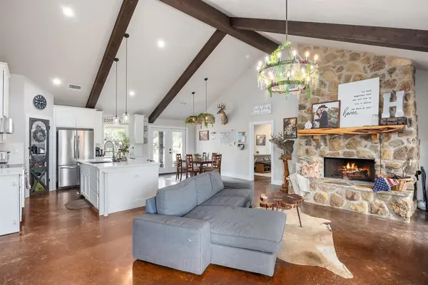 300 Kiowa Creek TRL, Fredericksburg, TX 78624