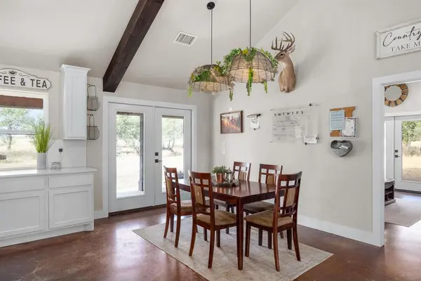 300 Kiowa Creek TRL, Fredericksburg, TX 78624