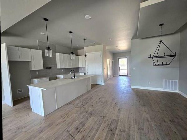 2417 Bruin DR, Spicewood, TX 78669