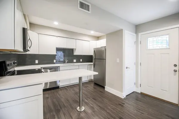 935 La Posada DR #212, Austin, TX 78752