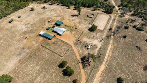 935 Highway 21 E, Paige, TX 78602