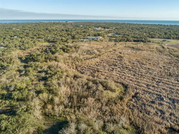 6498 N Hwy 35, Rockport, TX 78382