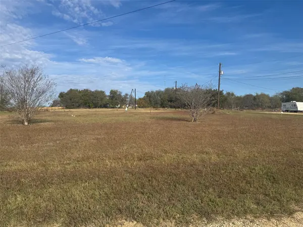 902 9th ST, Lexington, TX 78947