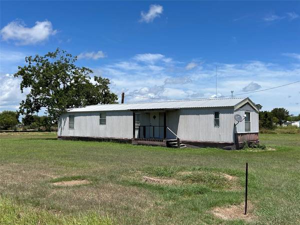 204 N 4th ST, Seadrift, TX 77983