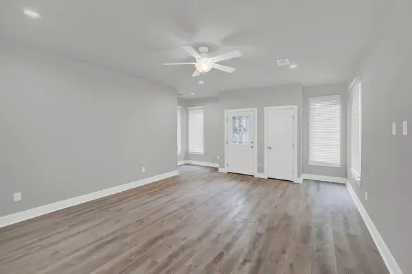 400 Shady Bluff DR, Wimberley, TX 78676