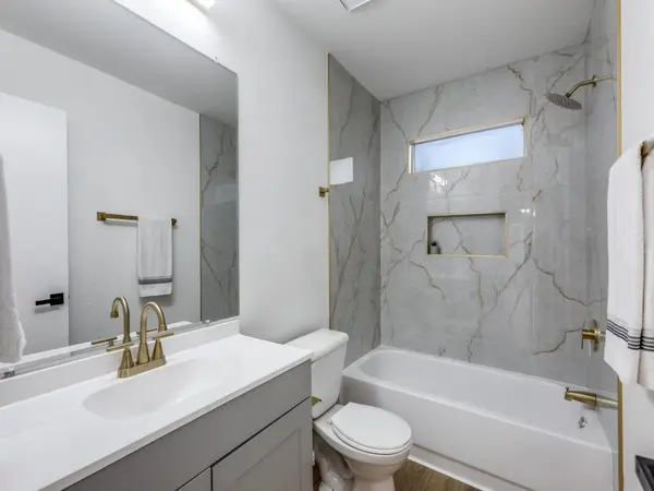 1845 River Crossing CIR #A, Austin, TX 78741