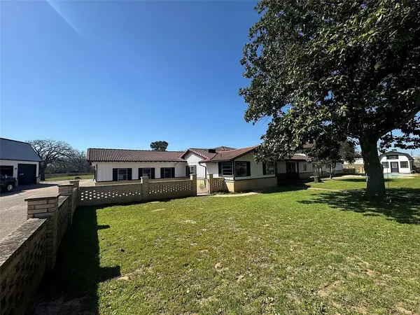 2520 Hwy 304, Smithville, TX 78957
