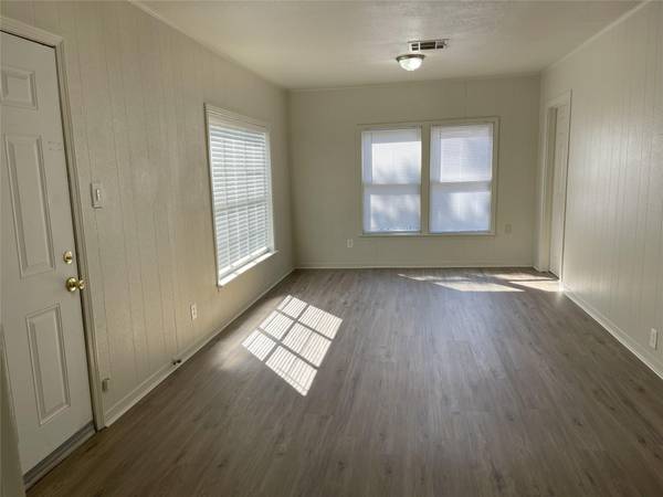 1521 N Hamilton ST, Gonzales, TX 78629