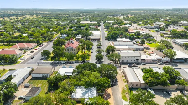 201 N Nugent Ave, Johnson City, TX 78636