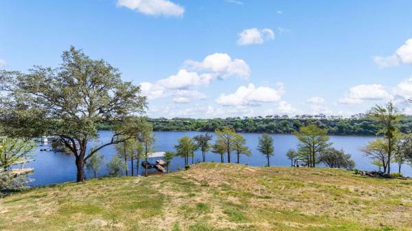 1013 Lake Shore DR, Spicewood, TX 78669
