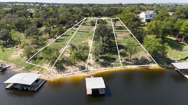 1013 Lake Shore DR, Spicewood, TX 78669