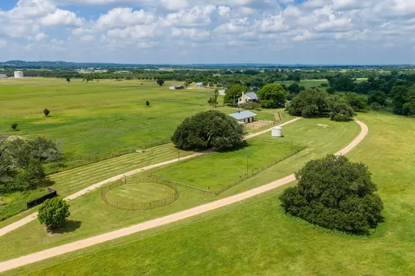 249 Eureka LN, Fredericksburg, TX 78624