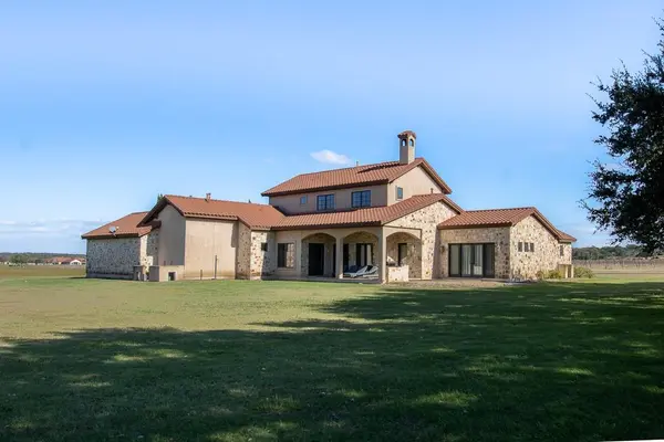 204 Via Daniela, Florence, TX 76527