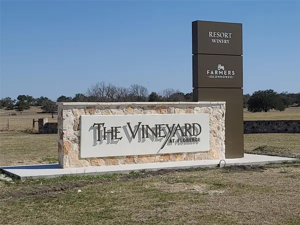 204 Via Daniela, Florence, TX 76527
