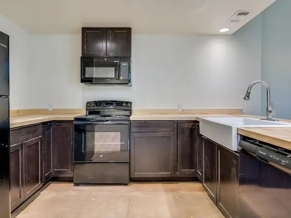 110 S Main ST #104, Elgin, TX 78621