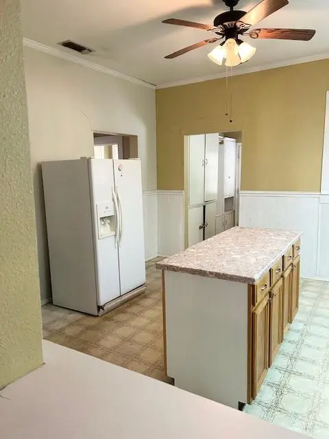 413 Fowzer ST, Taylor, TX 76574