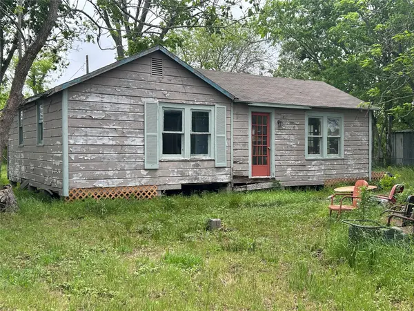 211, 205, 206 E Thigpen ST, Carmine, TX 78932
