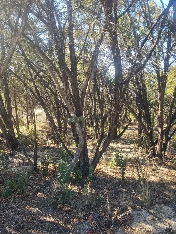 8316 Bronco LN, Lago Vista, TX 78645