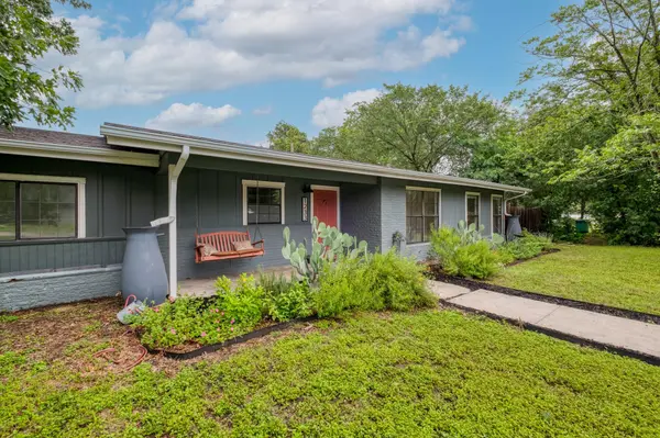 1233 Orange ST, Lockhart, TX 78644