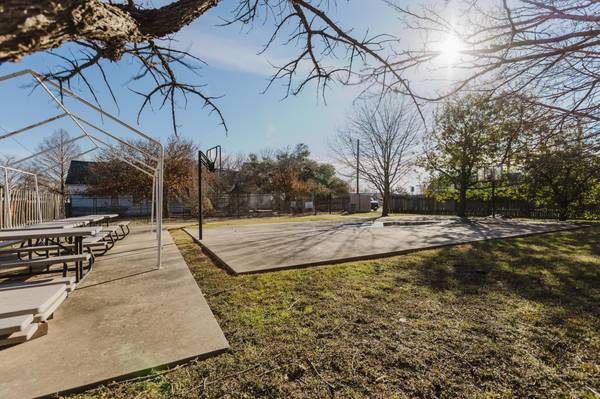 202 Main ST, Hutto, TX 78634
