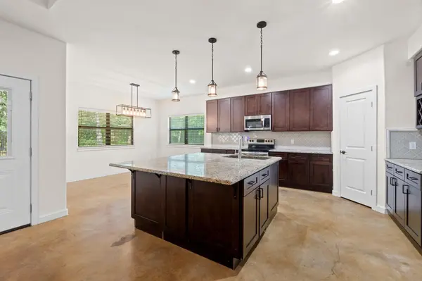 122 N Pohakea DR, Bastrop, TX 78602