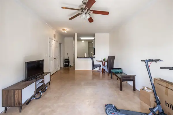 910 W 25th ST #403, Austin, TX 78705