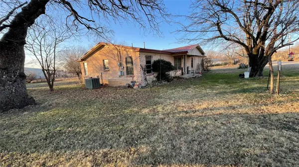 909 Fannin ST, Nocona, TX 76255