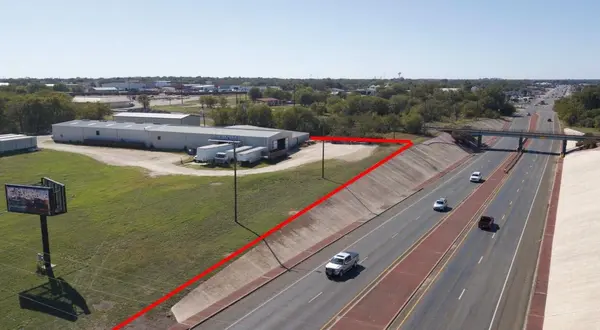 101 NE 01ST ST, Mcgregor, TX 76657