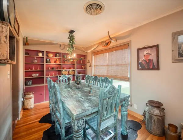 1207 Flag ST, Llano, TX 78643