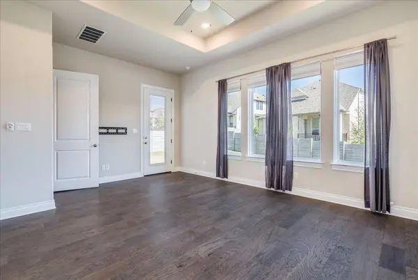 1533 Jay Wolf DR, Georgetown, TX 78628