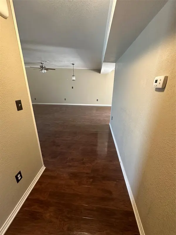 8 W Mesquite Ave, Rogers, TX 76569