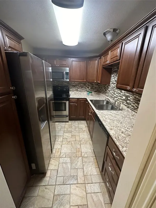 8 W Mesquite Ave, Rogers, TX 76569