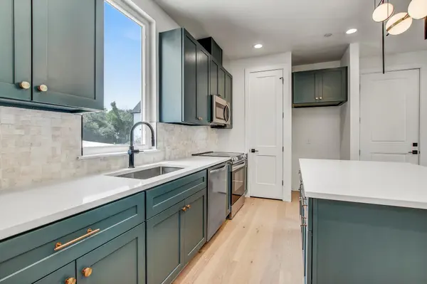 4127 E 12th ST #5, Austin, TX 78721