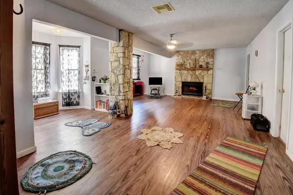 165 Thousand Oaks DR, Cedar Creek, TX 78612