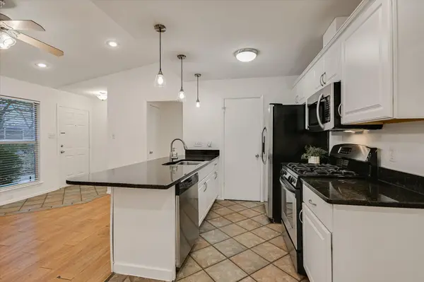 3207 Eanes CIR #B, Austin, TX 78746