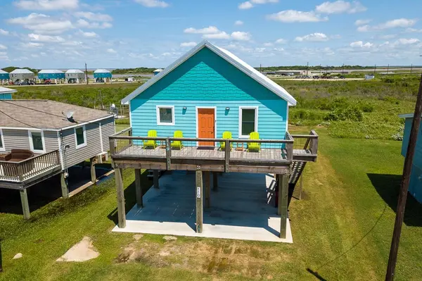 119 Beach Front DR, Matagorda, TX 77457