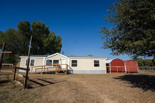 404 S Mill ST, Flatonia, TX 78941