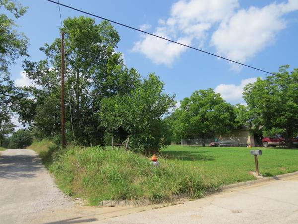 307 Peach, Rockdale, TX 76567