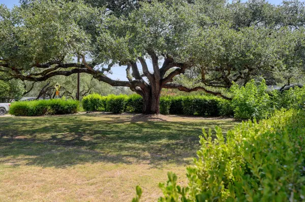 7611 Oak Hedge PL, Austin, TX 78745