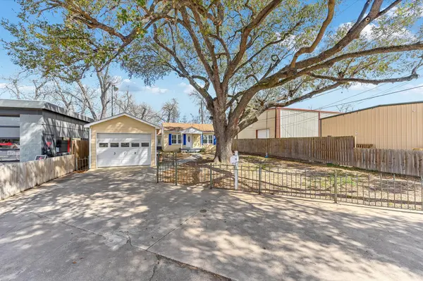 318 NW Loop 230 HWY, Smithville, TX 78957