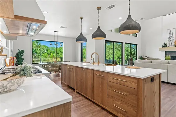202 Hub DR, Wimberley, TX 78676